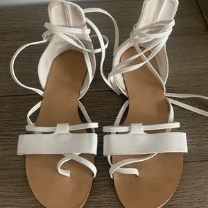 Shoe dazzle white strap sandals size 8 worn once